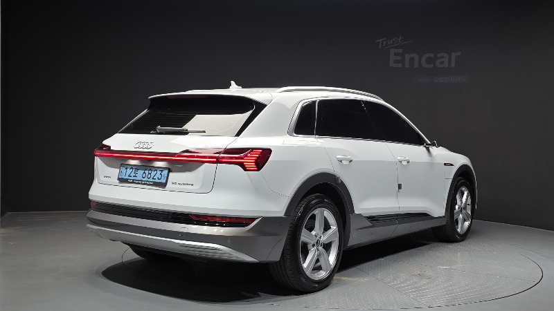 car Audi e-tron id54805 photo #2