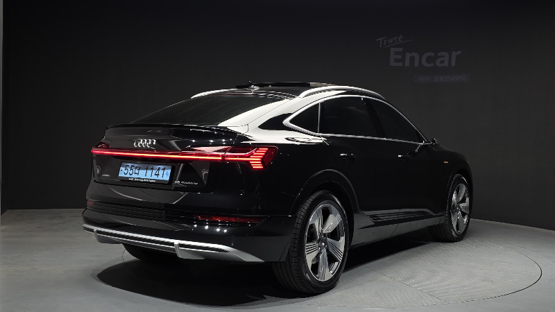 car Audi e-tron id54821 photo #2