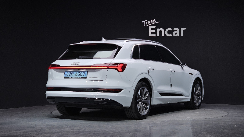 car Audi e-tron id55172 photo #2