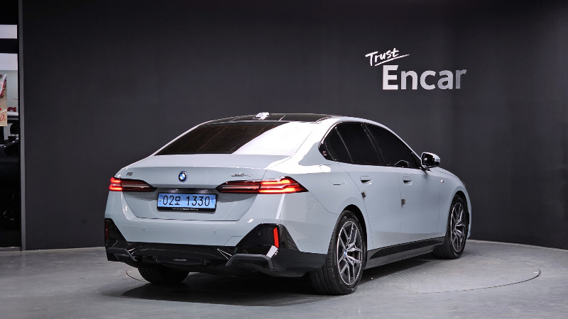 car BMW i5 id55371 photo #2