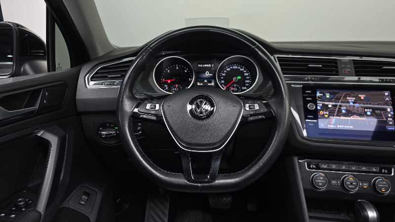 car Volkswagen Tiguan id55648 photo #12