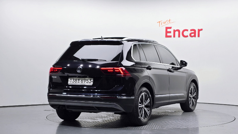 car Volkswagen Tiguan id55648 photo #2