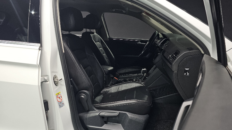 car Volkswagen Tiguan id55663 photo #10