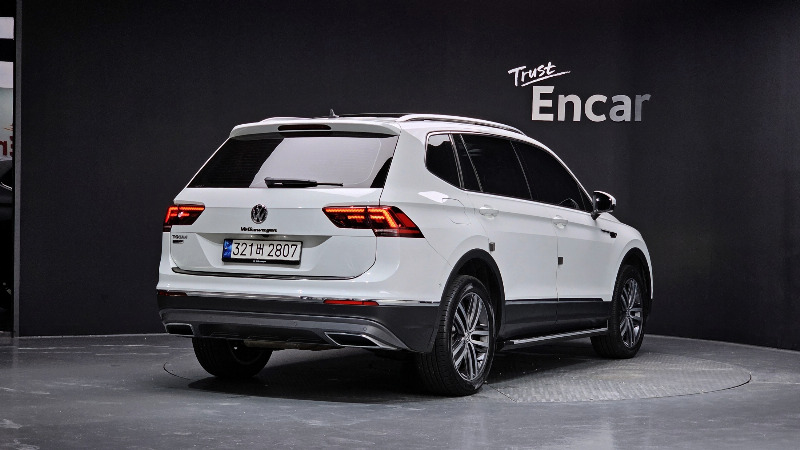 car Volkswagen Tiguan id55828 photo #2