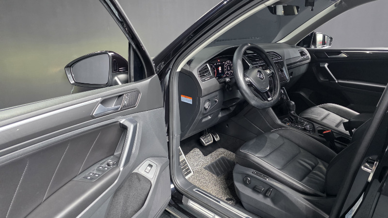 car Volkswagen Tiguan id56314 photo #10