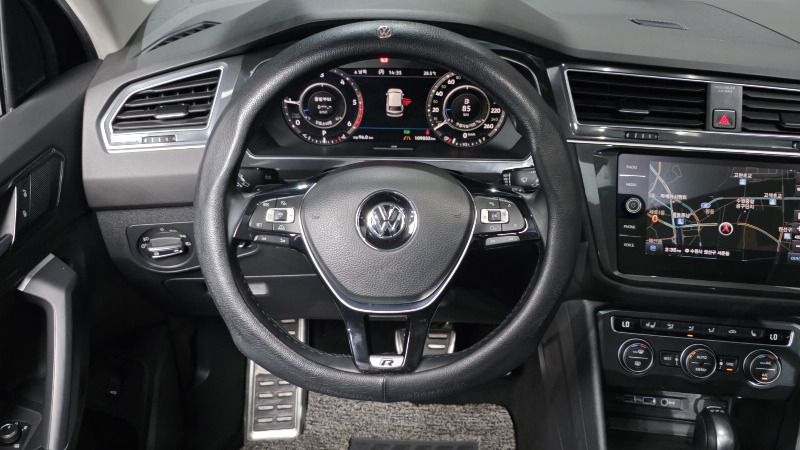 car Volkswagen Tiguan id56314 photo #13
