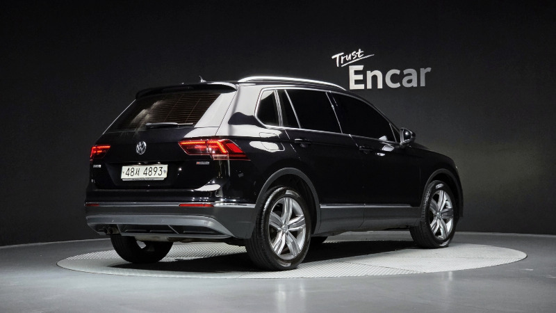 car Volkswagen Tiguan id56314 photo #2