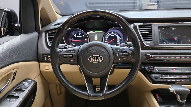 car KIA Carnival id56423 photo #12