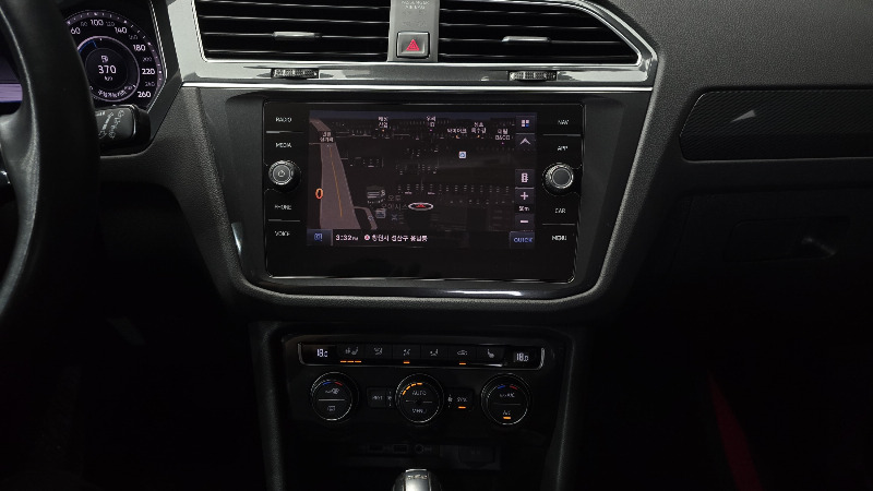 car Volkswagen Tiguan id56433 photo #14