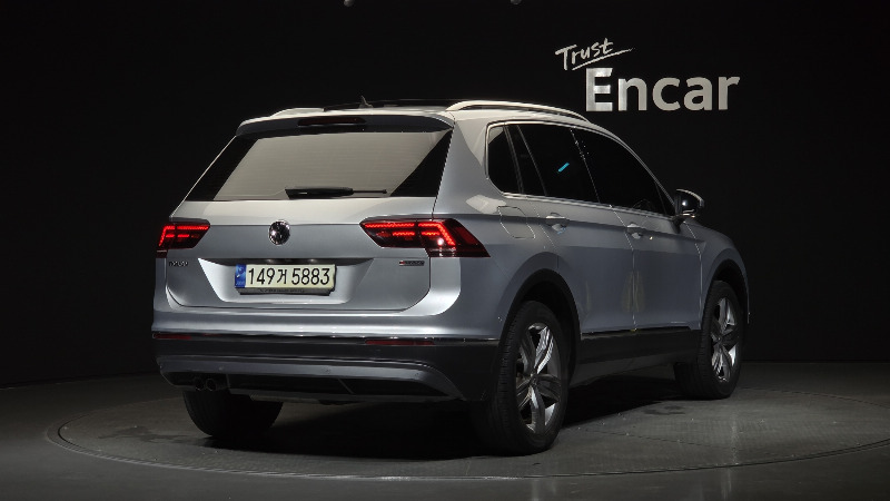 car Volkswagen Tiguan id56433 photo #2