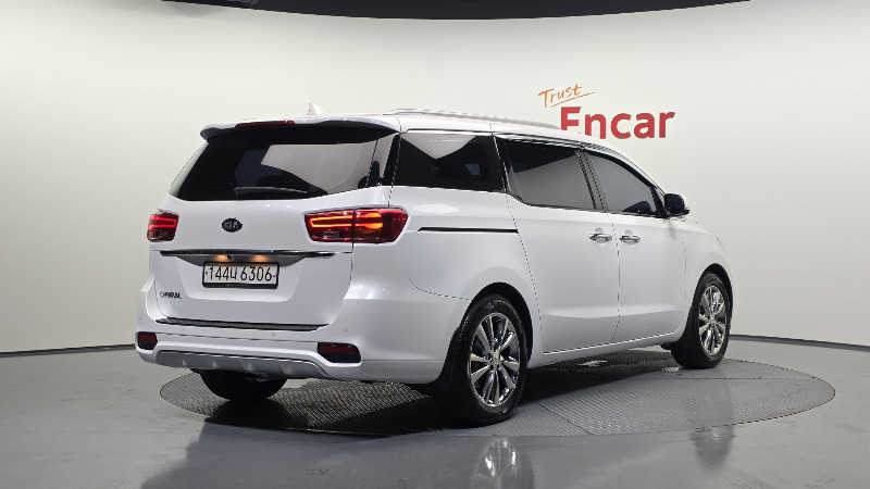 car KIA Carnival id57362 photo #2