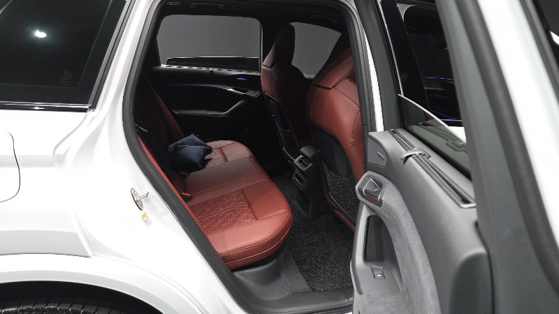 car Audi SQ6 e-tron id57853 photo #12