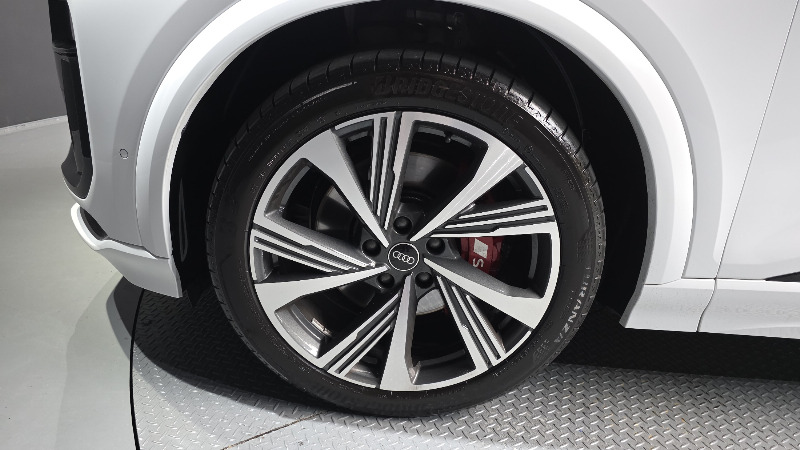 car Audi SQ6 e-tron id57853 photo #5