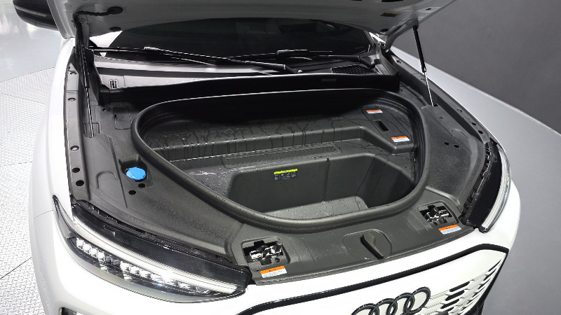 car Audi SQ6 e-tron id57853 photo #6