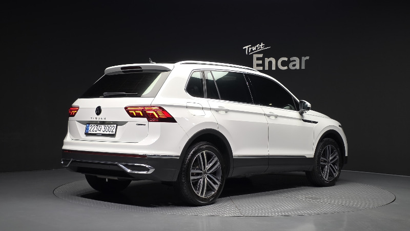 car Volkswagen Tiguan id58208 photo #2