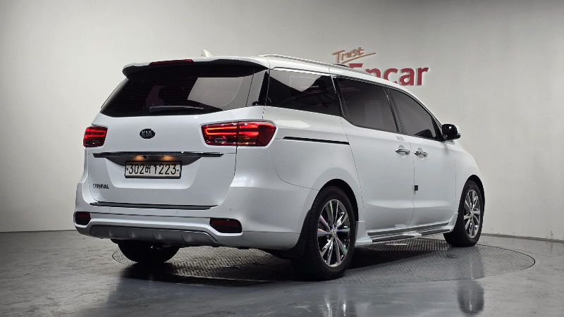 car KIA Carnival id58402 photo #2