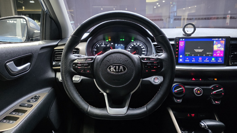 car KIA Stonic id58406 photo #14