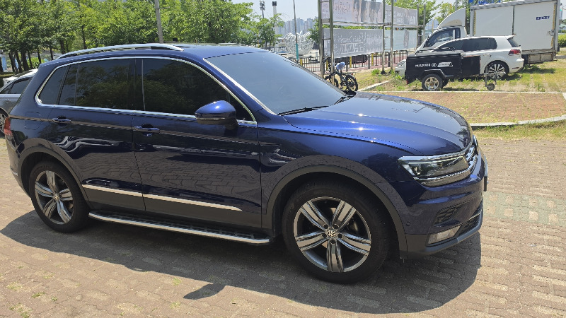 car Volkswagen Tiguan id60001 photo #2