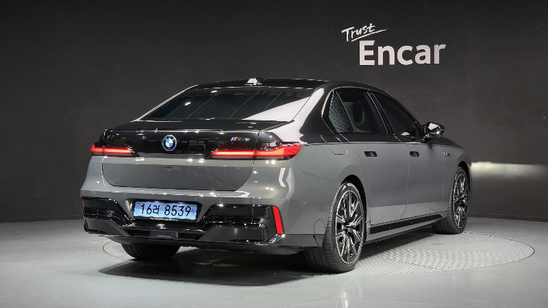 car BMW i7 id60090 photo #2