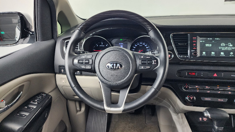 car KIA Carnival id60153 photo #14