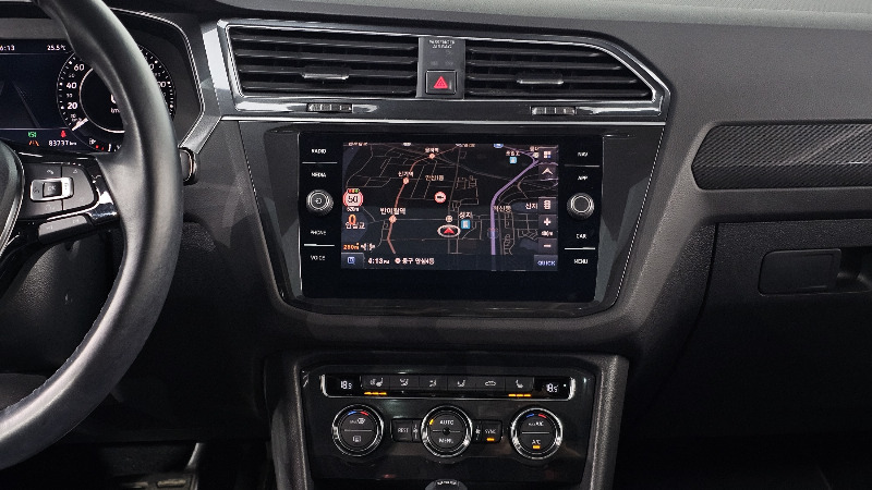 car Volkswagen Tiguan id60235 photo #15