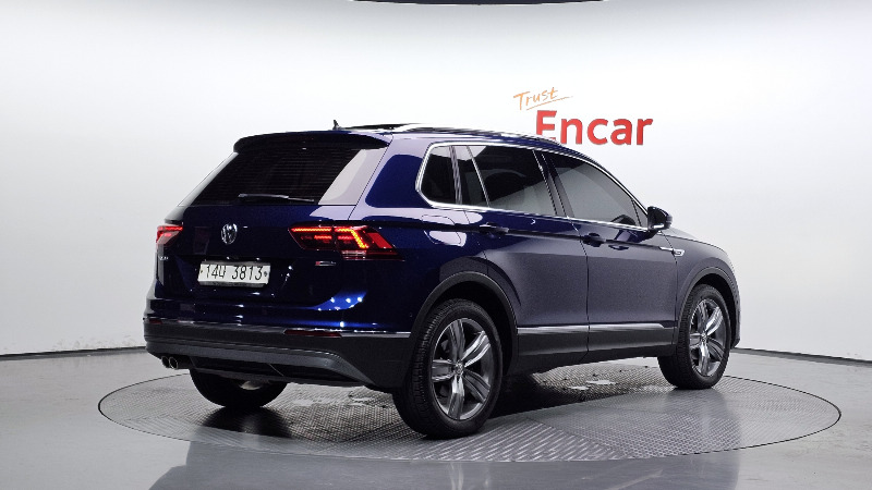 car Volkswagen Tiguan id60235 photo #2