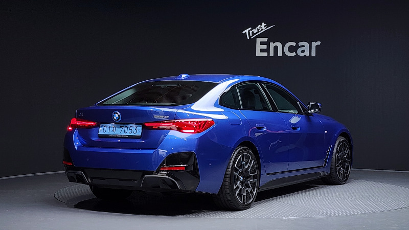 car BMW i4 id60328 photo #2