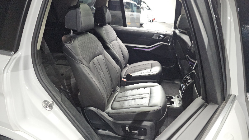 car BMW X7 id60743 photo #11