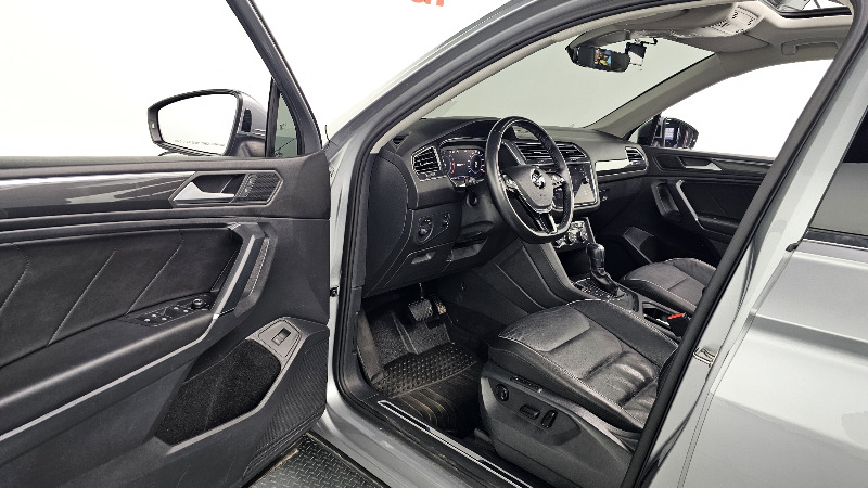 car Volkswagen Tiguan id60859 photo #12