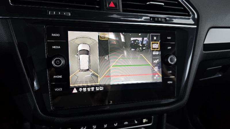 car Volkswagen Tiguan id60859 photo #15