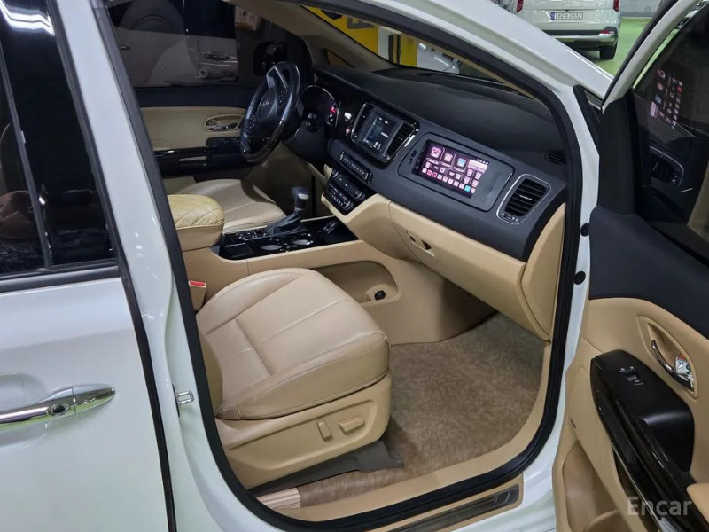 car KIA Carnival id61895 photo #4