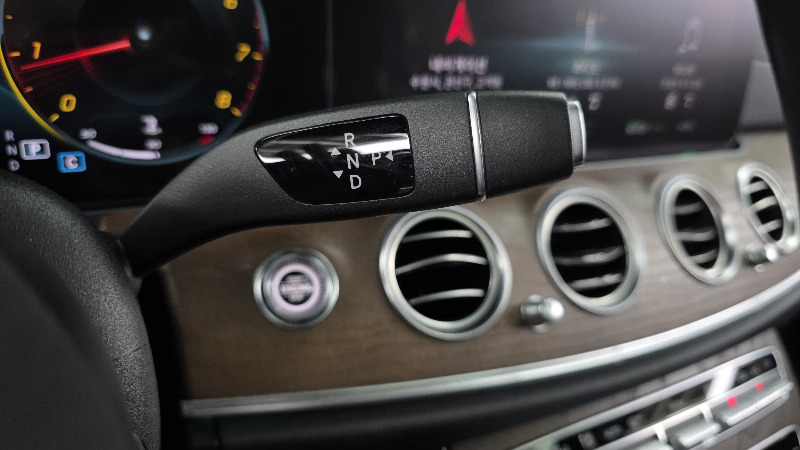 car Mercedes Benz E Class id62129 photo #9