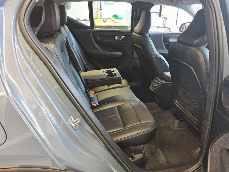 car Volvo XC40 id62700 photo #5