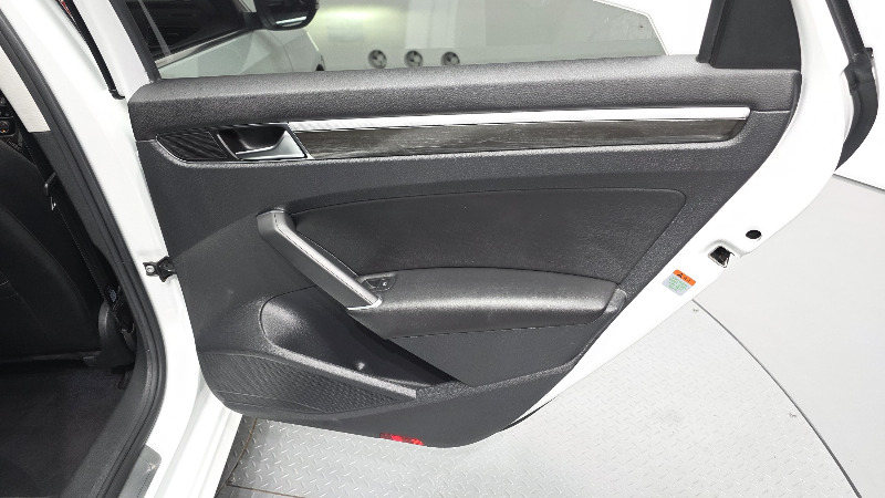 car Volkswagen Passat id62823 photo #25