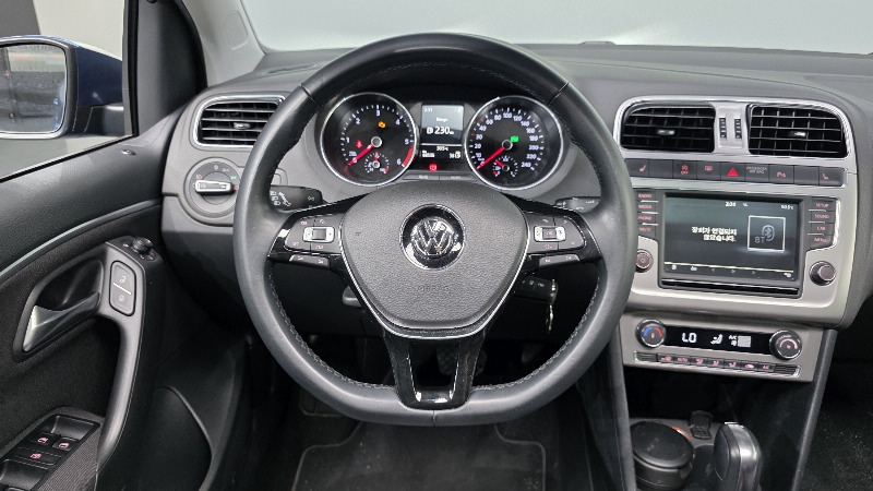 car Volkswagen Polo id62831 photo #13