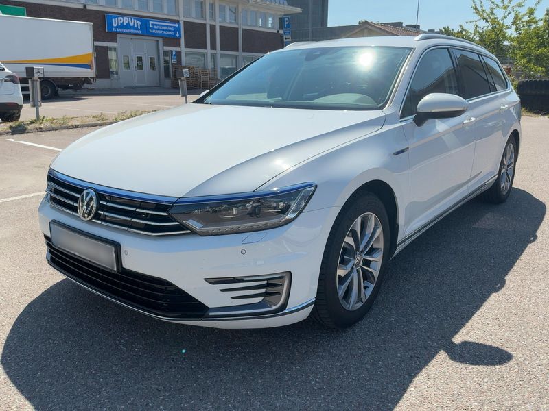car Volkswagen Passat id63623 main photo