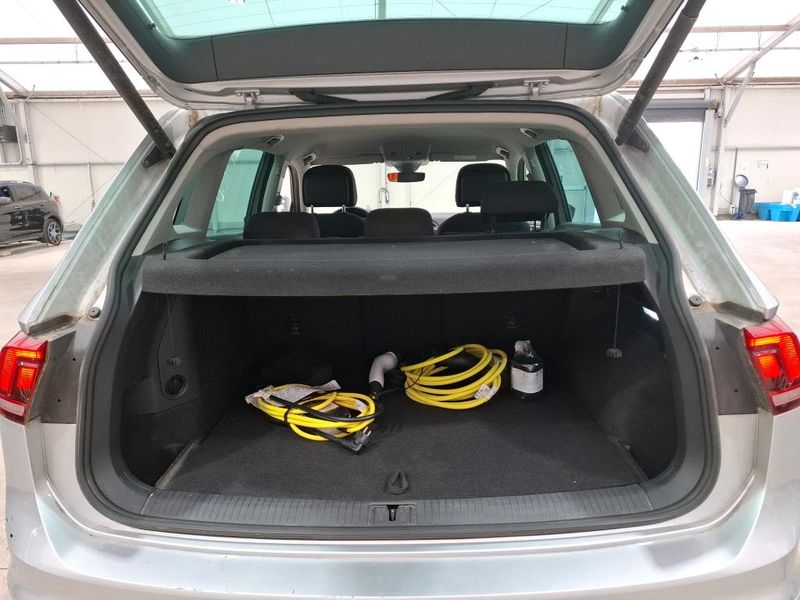car Volkswagen Tiguan id63625 photo #3