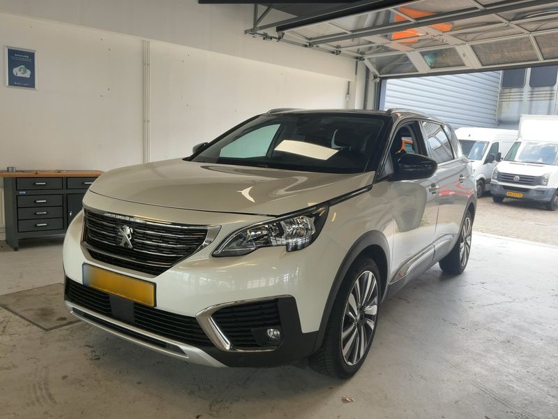car Peugeot 5008 id63639 main photo