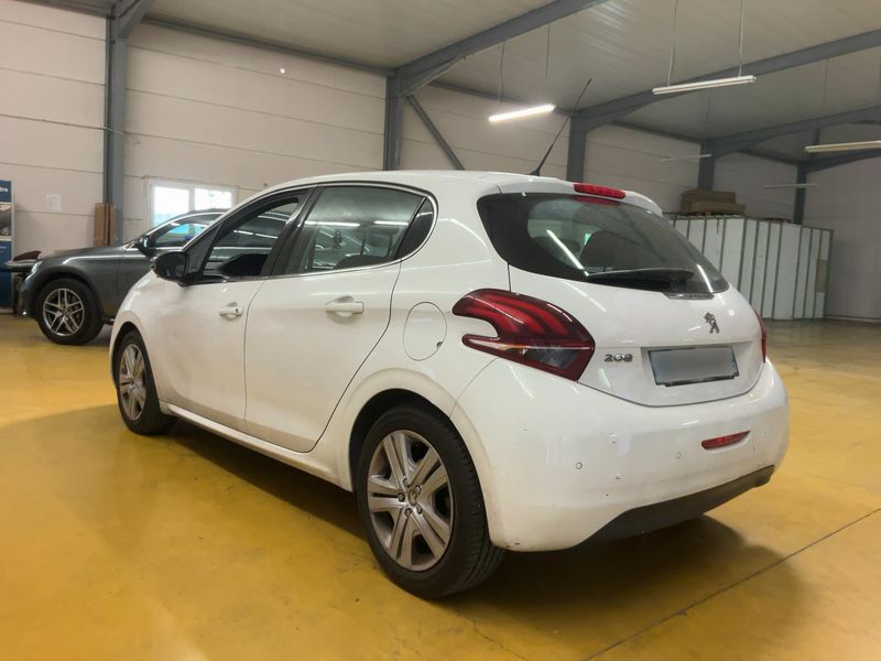car Peugeot 208 id63690 photo #2