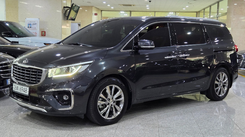 car KIA Carnival id64132 main photo