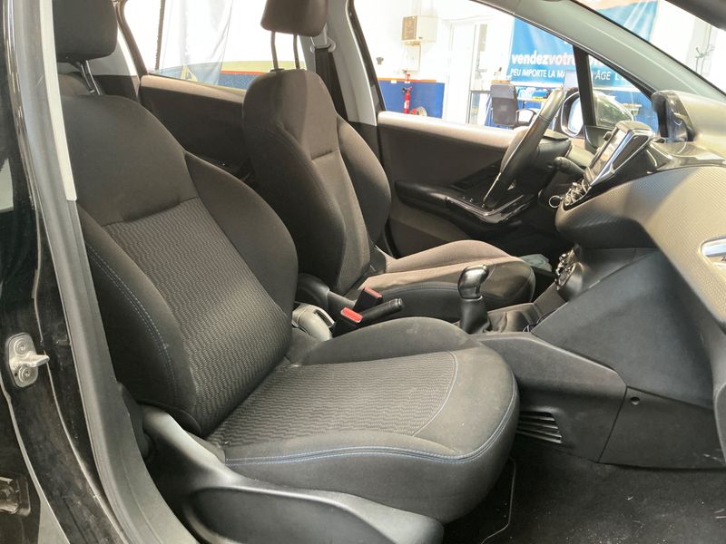car Peugeot 208 id64629 photo #3