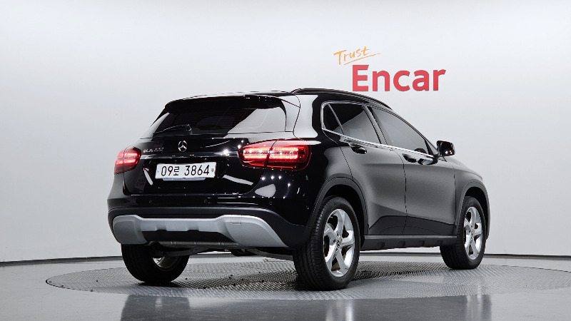 car Mercedes Benz GLA id64727 photo #2