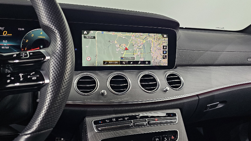 car Mercedes Benz E Class id64733 photo #12