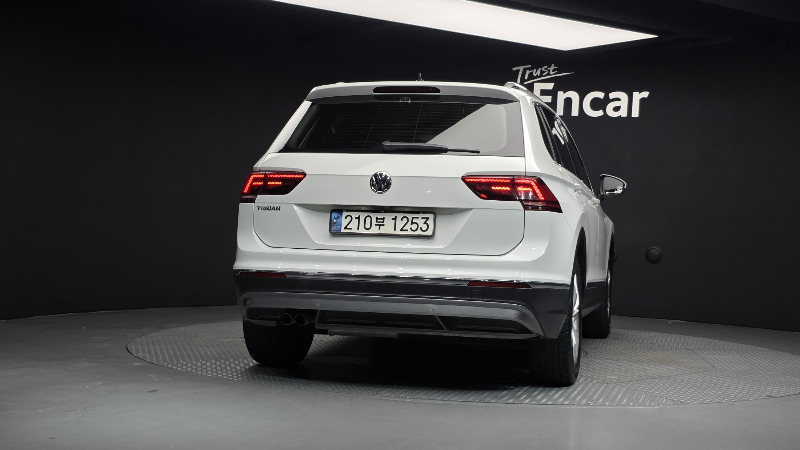 car Volkswagen Tiguan id65218 photo #4