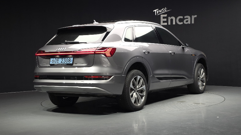 car Audi e-tron id65244 photo #2
