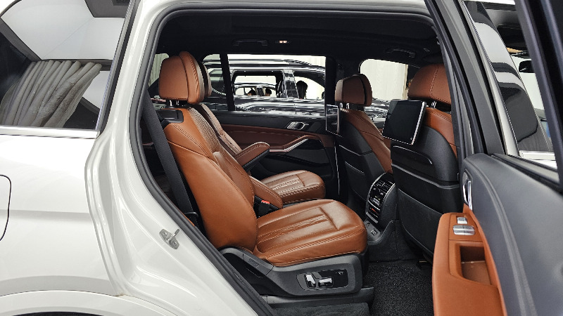 car BMW X7 id65321 photo #12