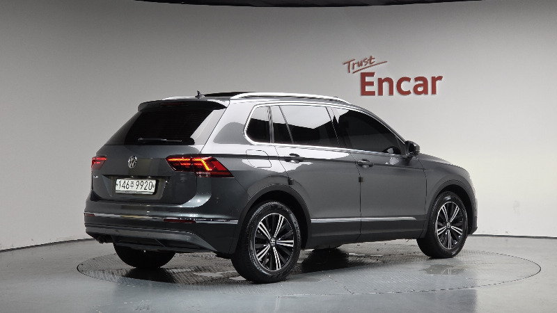 car Volkswagen Tiguan id65351 photo #2