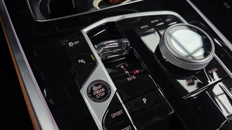 car BMW X7 id65503 photo #9