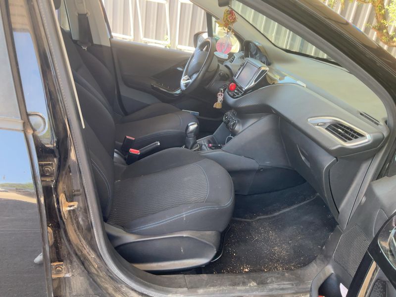 car Peugeot 208 id65547 photo #16