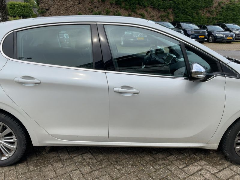 car Peugeot 208 id65603 photo #11